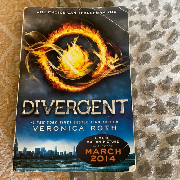 📣$5 Holla…Bundle 4+more $5 hollas and I’ll add $5.95 shipping before checkout. - Picture 1 of 9